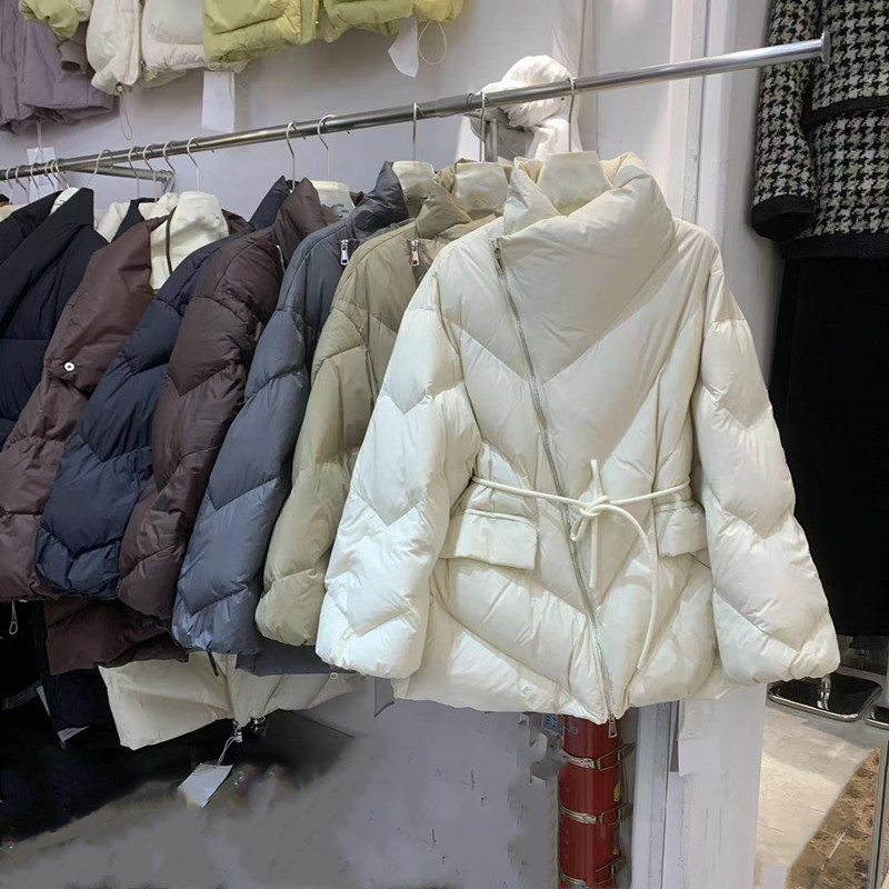 斜拉链绑带收腰设计感立领羽绒服女2023冬新款纯色气质白鸭绒外套