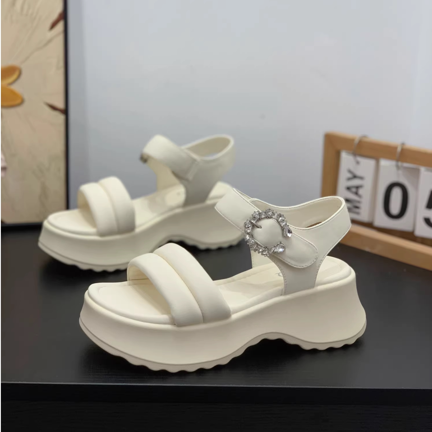 夏季超火厚底增高6CM运动凉鞋女2026新款魔术贴露趾休闲面包凉鞋