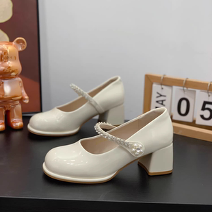 小香风漆皮玛丽珍女鞋2026春季新款魔术贴一字带粗跟圆头浅口单鞋
