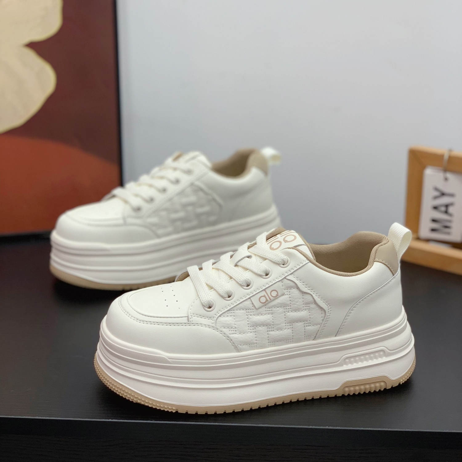 轻便不累脚厚底百搭运动学生板鞋