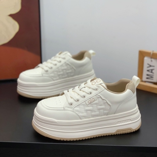 配裙子真皮小白鞋女2025秋冬新款爆款小个子增高厚底休闲运动板鞋