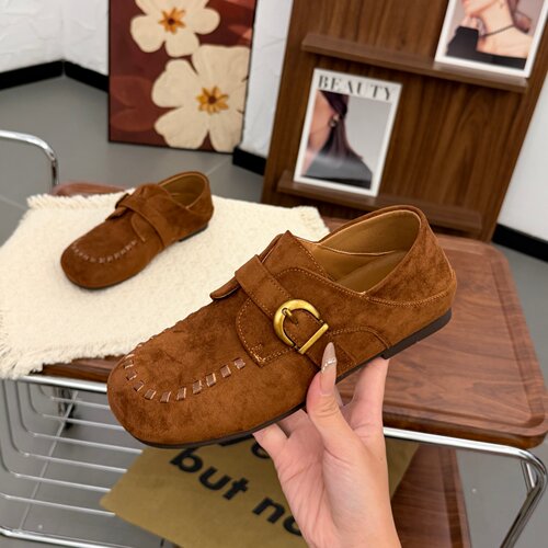 早秋松弛感从一双厚底勃肯鞋开始