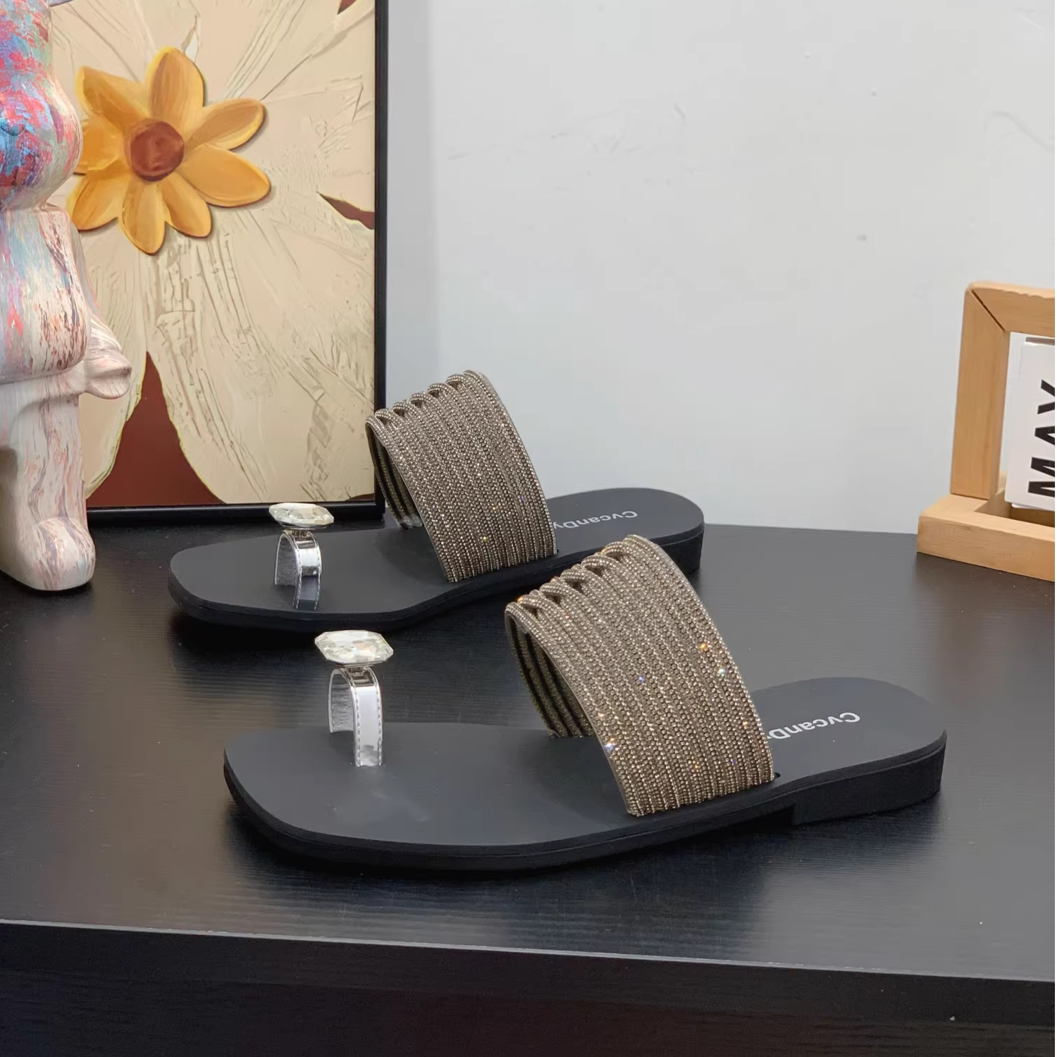 重工水钻高级感时尚外穿凉拖鞋女2026夏季新款套趾平底方头一字拖