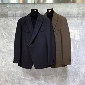 高级感戗驳领暗扣修身小西装外套男士商务休闲痞帅高端单西服上衣