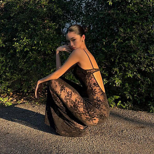 Outfitgirl8优雅精致黑色透视网纱暗花v领露背修身 吊带连衣裙拖地