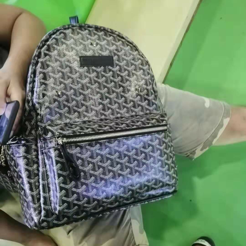 2025新款狗牙包时尚铆钉双肩包女休闲书包大容量背包男旅游行李包