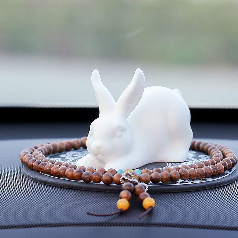 小狗生肖兔子白瓷车内车上摆件