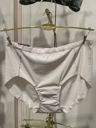 华歌尔新款WP1003 女士简约中腰无痕三角裤包臀舒适轻薄 内裤 129