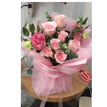 荣昌县迎宾大道九龙荣昌棠城医院富家湾鲜花店蛋糕店配送玫瑰花束