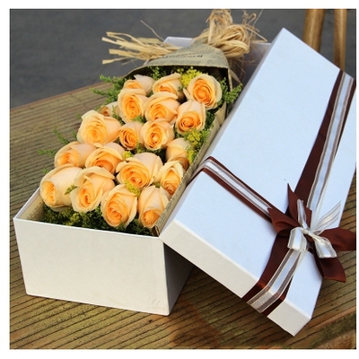 文水县五一路大陵东街新华路凤凰路鲜花店生日七夕节配送玫瑰花束