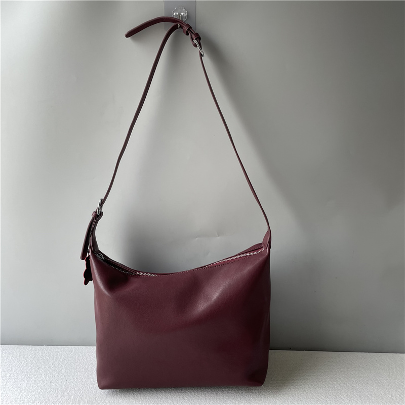 2024新款百搭真皮斜挎女包欧美时尚腋下包单肩简约复古饺子包女