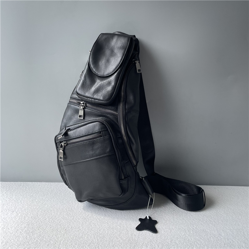 头层牛皮男士胸包高品质耐磨真皮