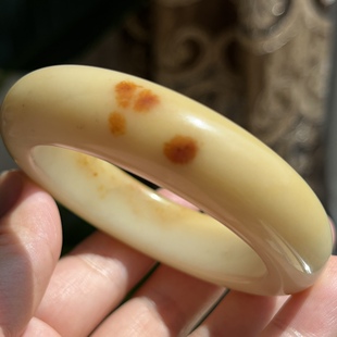 天然岫玉辽阳花玉鸡油黄红草花手镯53口径黑草红金沙厚壁子正品