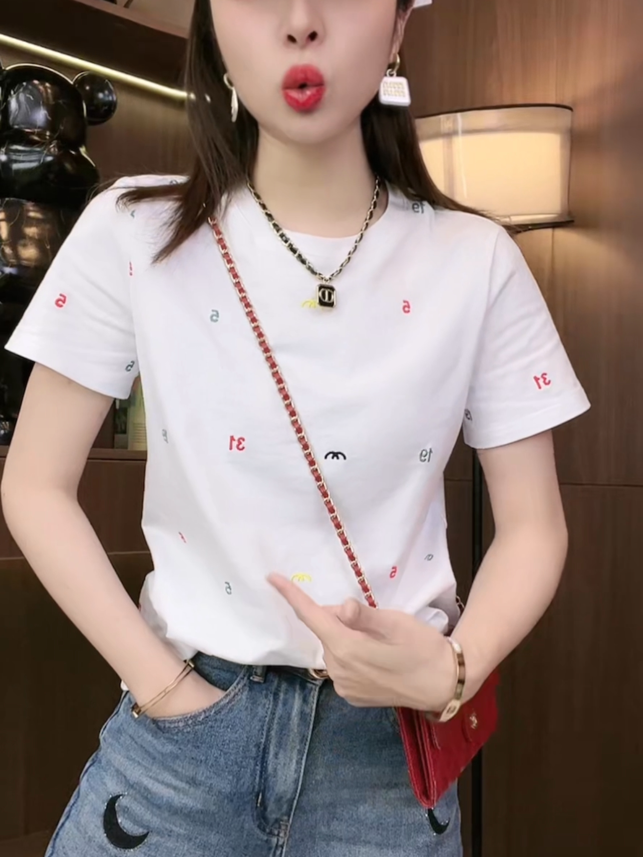 【送运费险】重工字母刺绣短袖T图片