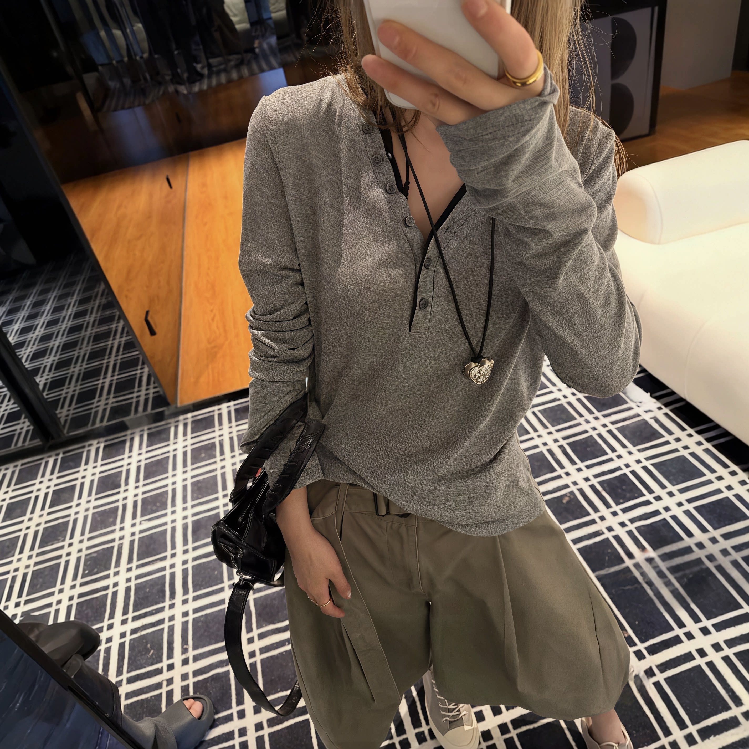 设计感V领半扣子薄款长袖T恤女2026春夏新款老钱风休闲百搭显瘦潮