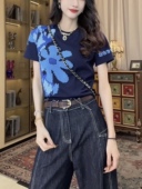 潮流时尚 新款 百搭显瘦上衣ins T恤女2026夏季 正肩花朵植绒印花短袖
