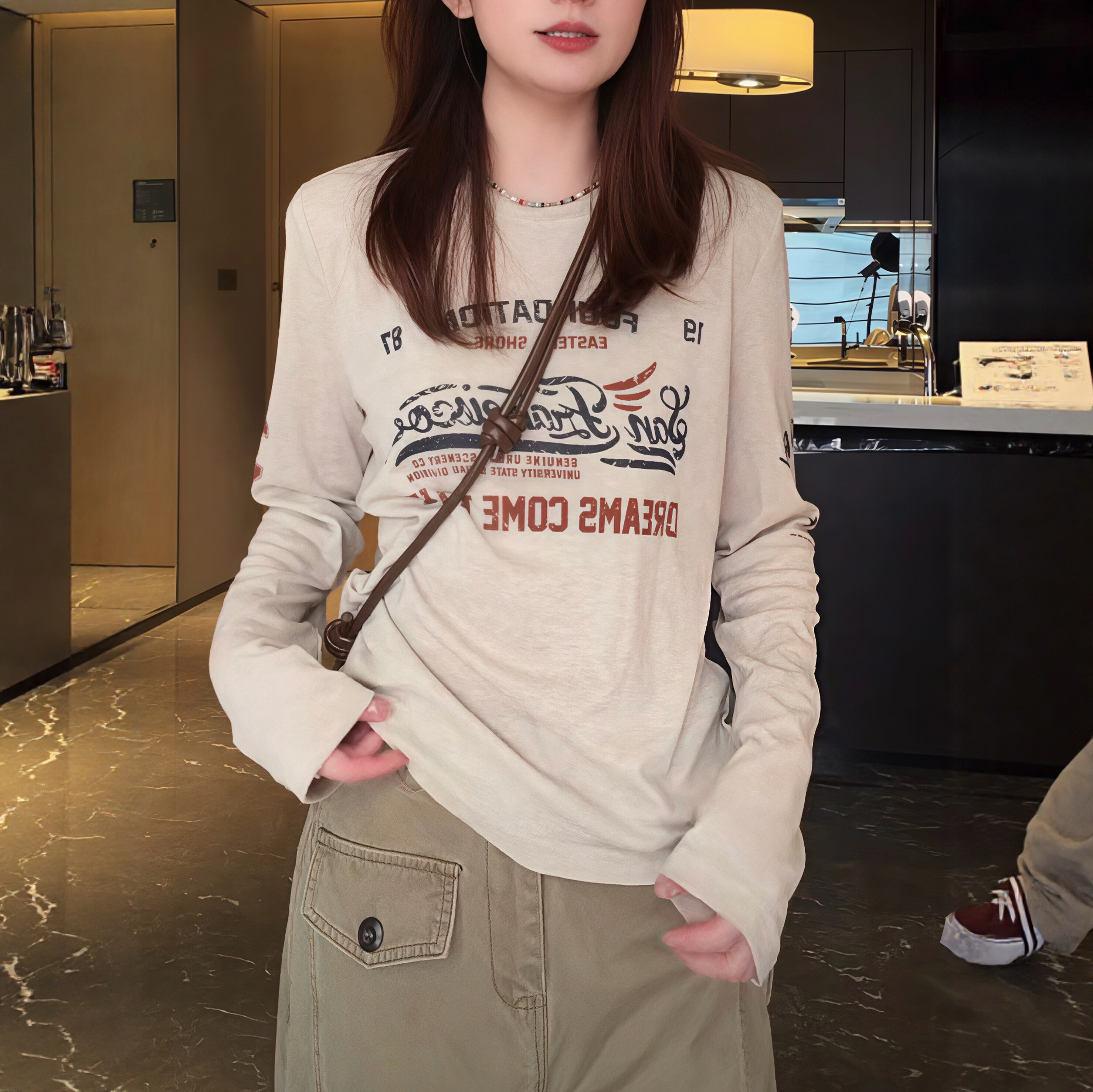 【送运费险】字母印花长袖T恤女图片