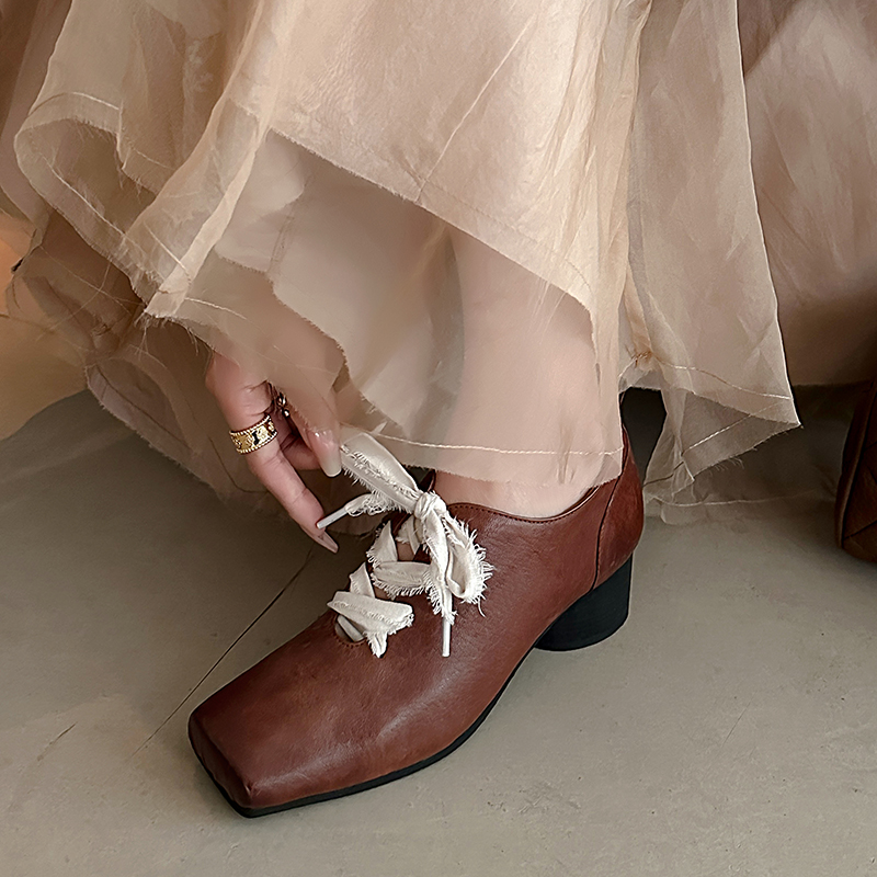 新款春季百搭真皮系带猪鼻子单鞋