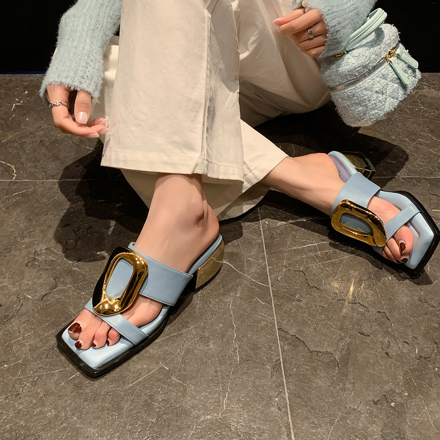 小众高级感复古气质金属扣拖鞋