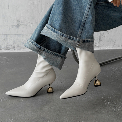 细跟瘦瘦靴百搭时尚白色时装靴