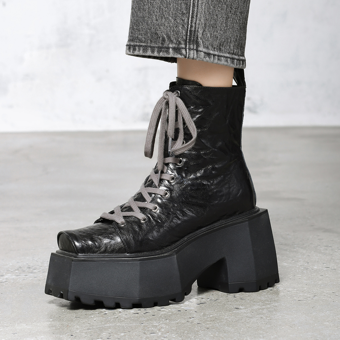 真皮粗跟百搭超高跟机车短靴子