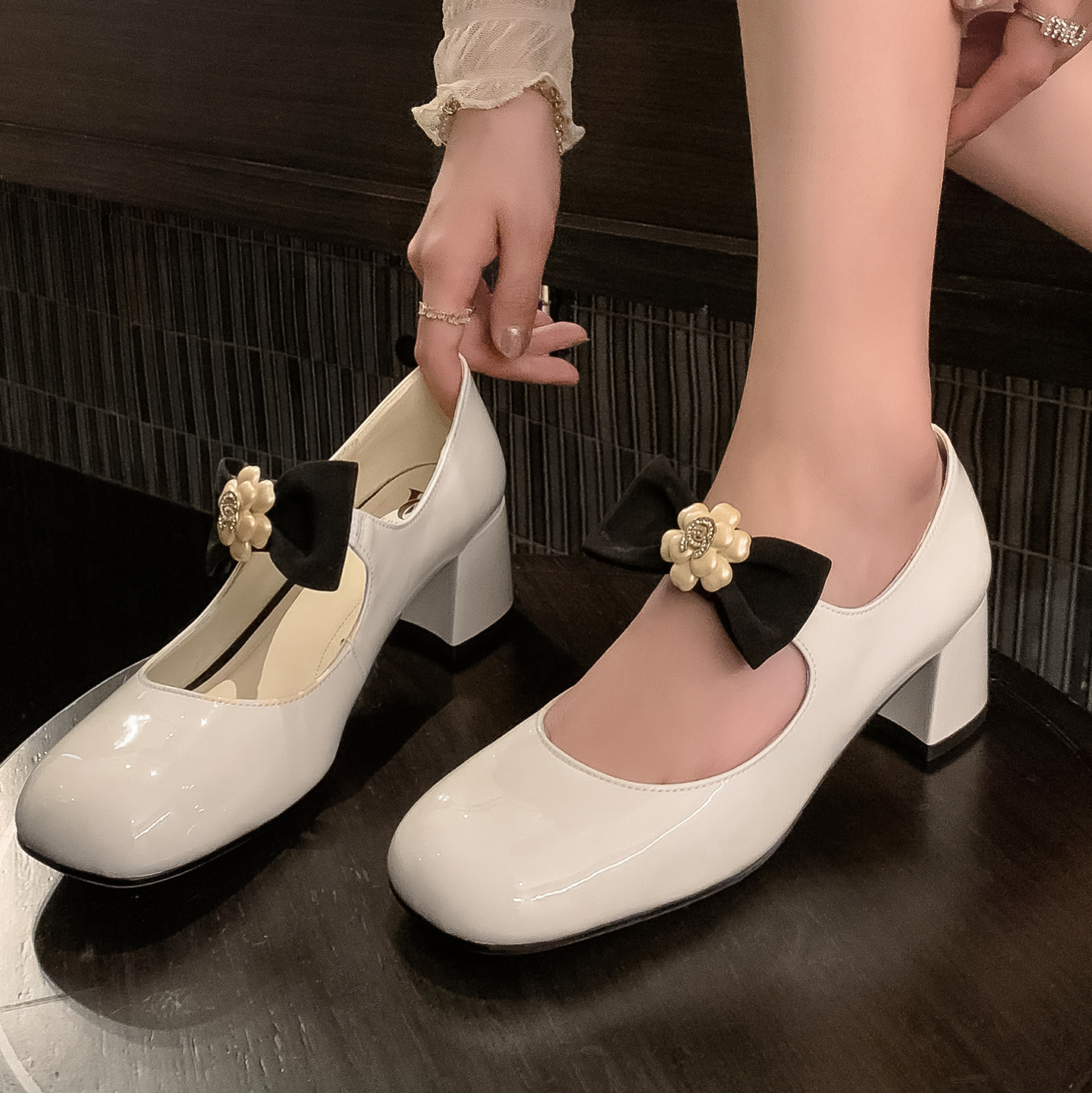 5cm小香风单鞋女粗跟真皮方圆头