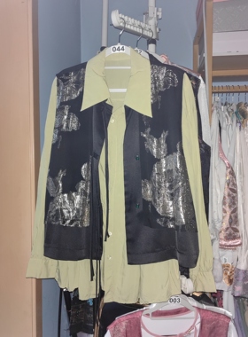 罗绮者44号新中式国风黑色醋酸亮丝马甲+绿色天丝长袖衬衫两件套