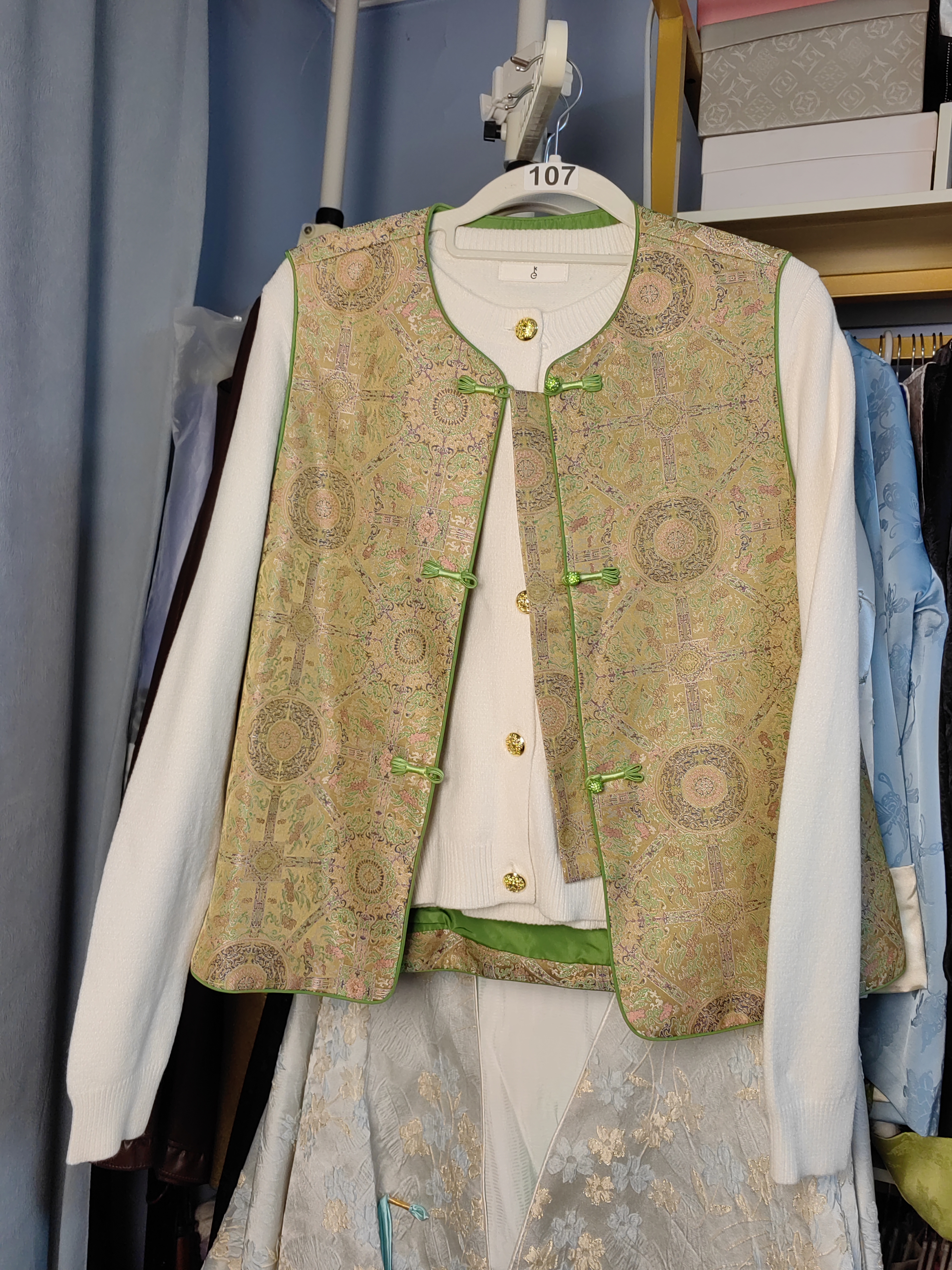 罗绮者107号新中式盘扣宋锦织锦马甲女+暖白色加厚商务款金扣毛衣