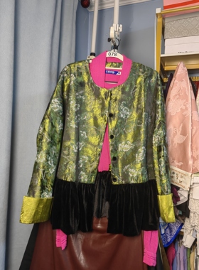 罗绮者78号绿色织锦凹凸肌理拼接丝绒外套+玫红弹力针织镂空打底