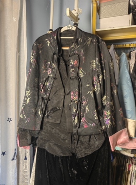 罗绮者70号黑色缎面七彩竹叶盘扣外套+黑色假两件欧根纱刺绣衬衫