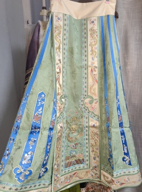 罗绮者精品重工系列湖绿龙纹刺绣一片式长裙大码马面裙130-150斤