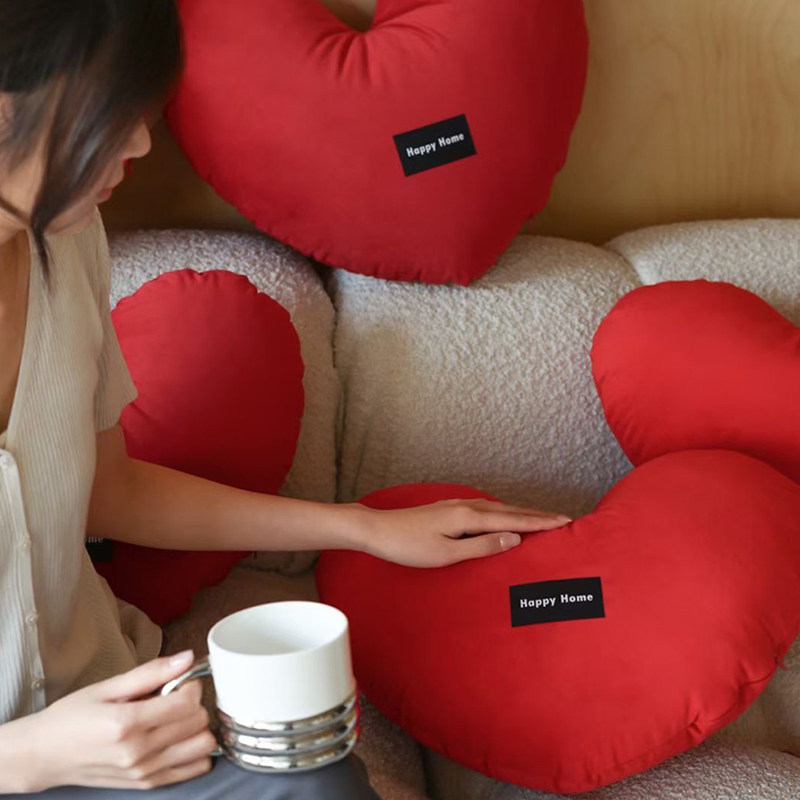 爱心优质抱枕靠垫 饱满柔软沙发靠枕含芯 家居装饰精美小物