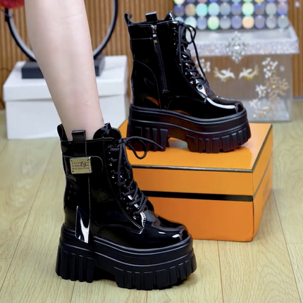 网红小众内增高短靴增高小众马丁靴女百搭显瘦小个子厚底女鞋