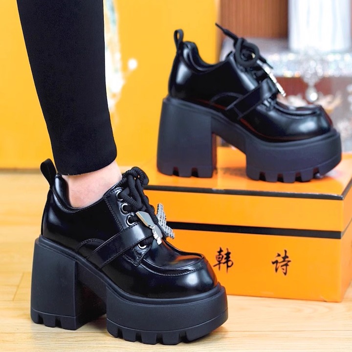 内增高乐福鞋女2025秋季新款厚底小个子休闲松糕软底漆皮单鞋百搭