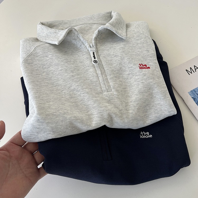 字母刺绣半拉链翻领卫衣女