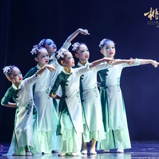 中小学生入画江南演出服古典舞旗袍儿童声声慢舞蹈服春三月表演服