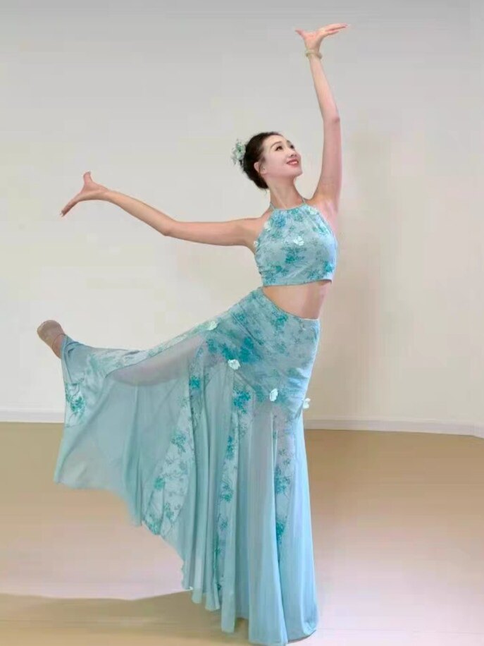 傣族舞蹈演出服彩云之南孔雀舞演出服西双版纳服装水灵月亮表演服