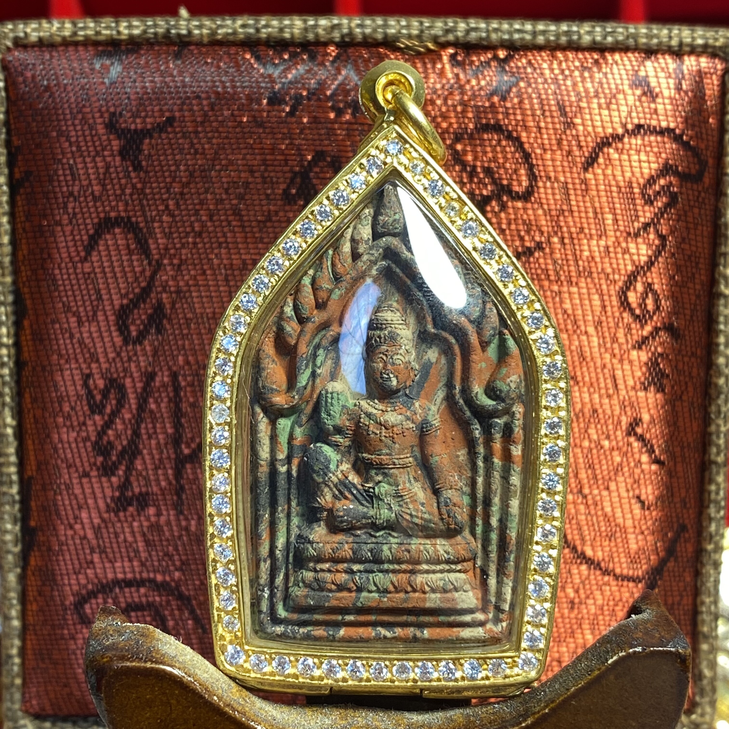 泰国泰牌正牌正品真品阿赞初2550藏冠泽度金带手画