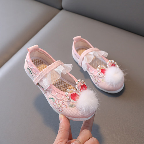 古风女童汉服绣花布鞋