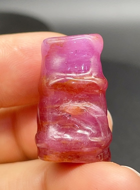 63.26ct天然无烧红宝石竹节雕刻件15.2*24.9mm牛鼻孔挂坠专柜正品