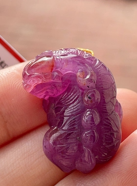 红宝石貔貅雕刻件背上雕刻元宝寓意招财进宝54.47ct 有证专柜品质