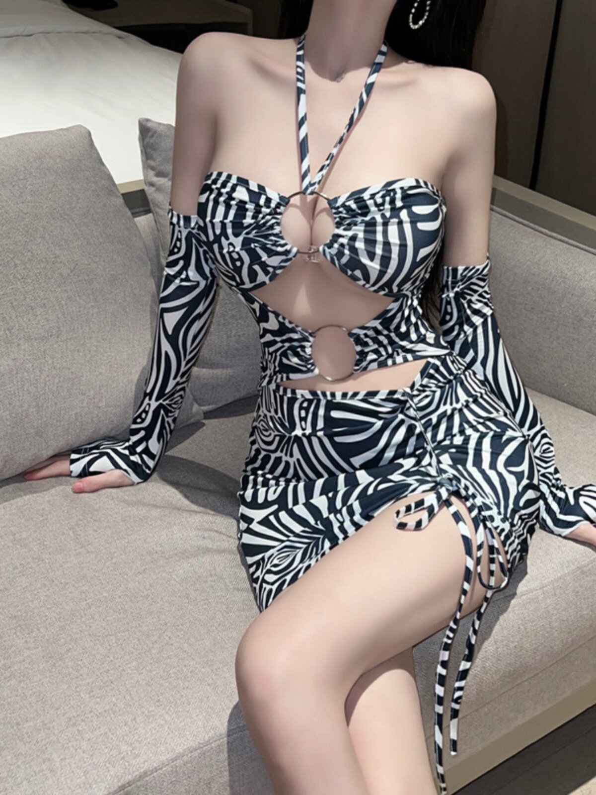 가리 스타일 2023 여름 새로운 유럽과 미국 스타일의 홀터넥 넥 중공 섹시한 뜨거운 소녀 꽉 소매 엉덩이 덮는 드레스