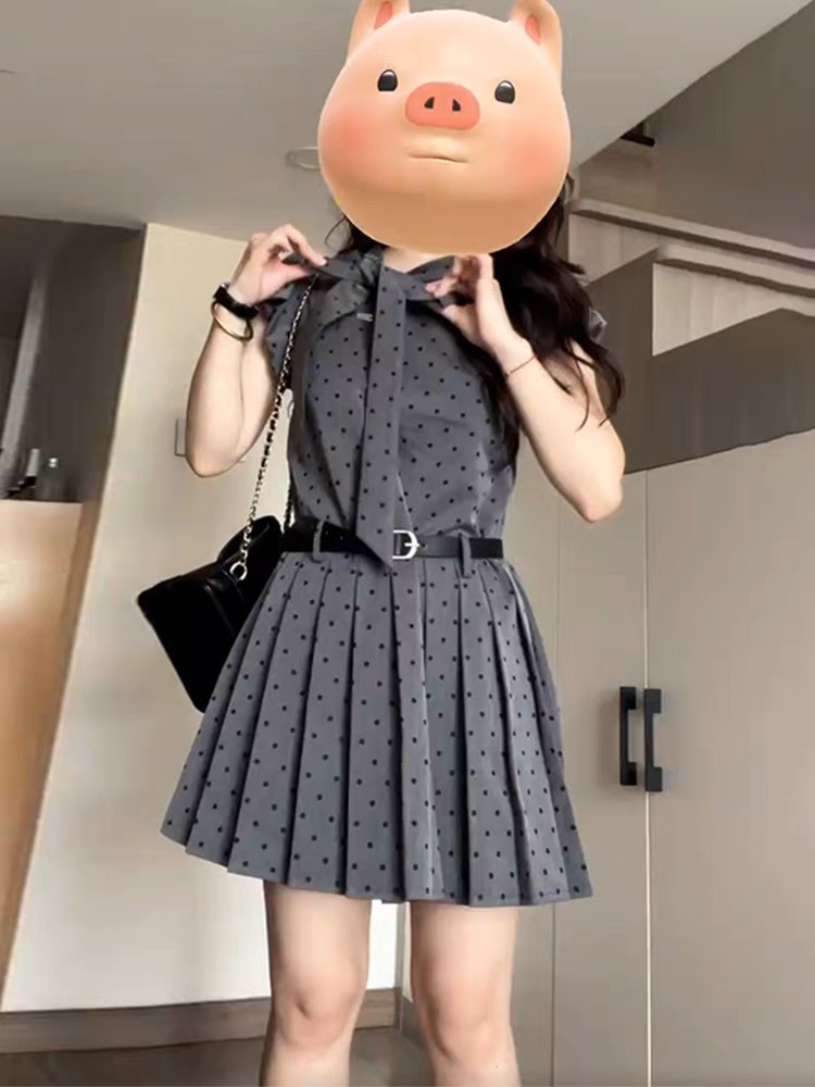 熬夜富家千金风灰色波点连衣裙女夏季2025新款小个子收腰显瘦裙子
