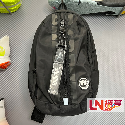 李宁斜挎包 2026夏季新品BADFIVE男女同款反光防泼水胸包ABDW105