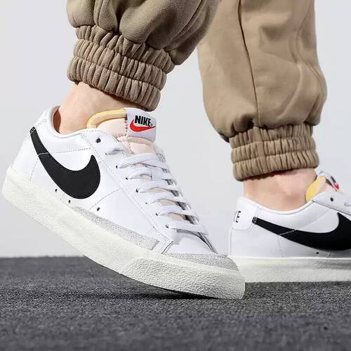 Nike男女BlazerMid77休闲板鞋