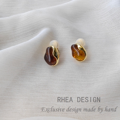 琥珀色不规则耳钉女轻奢高级感通勤耳环小众耳夹耳饰纯银耳钉