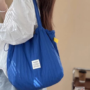 韩系慵懒简约纯色条纹褶皱尼龙单肩包通勤日常百搭休闲学生托特包