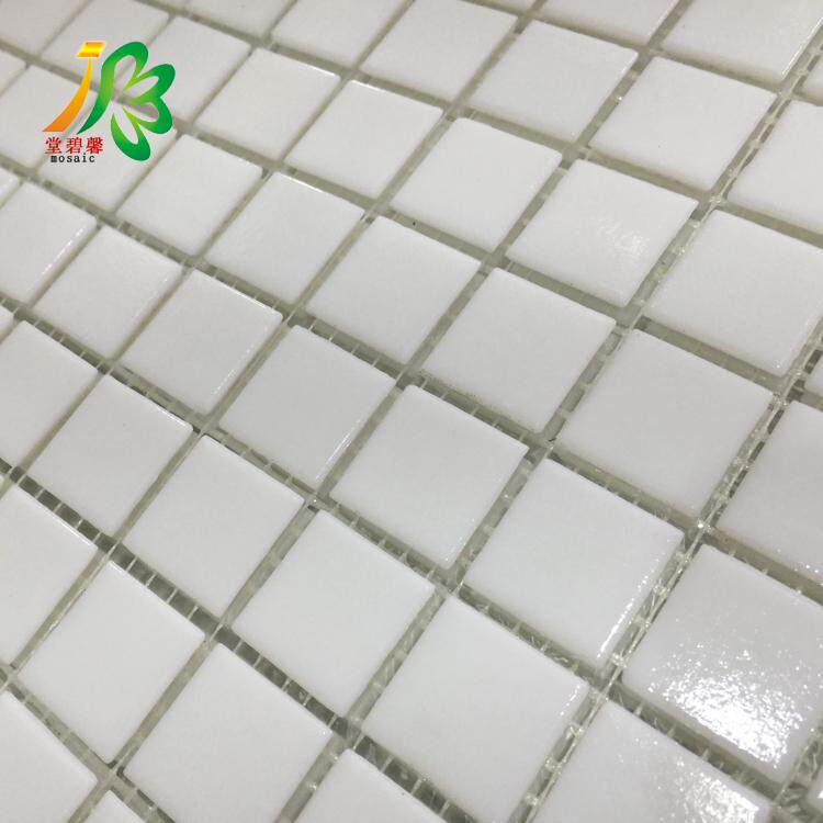 堂碧馨白色热熔玻璃马赛克瓷砖客厅沙发电视背景墙泳池卫生间装饰