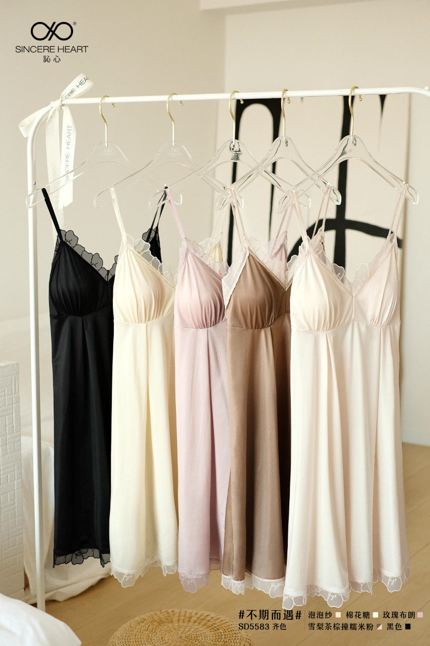 訫心2025冰丝带胸垫吊带睡裙刺绣法式纯欲风垂坠少女性感睡衣家居