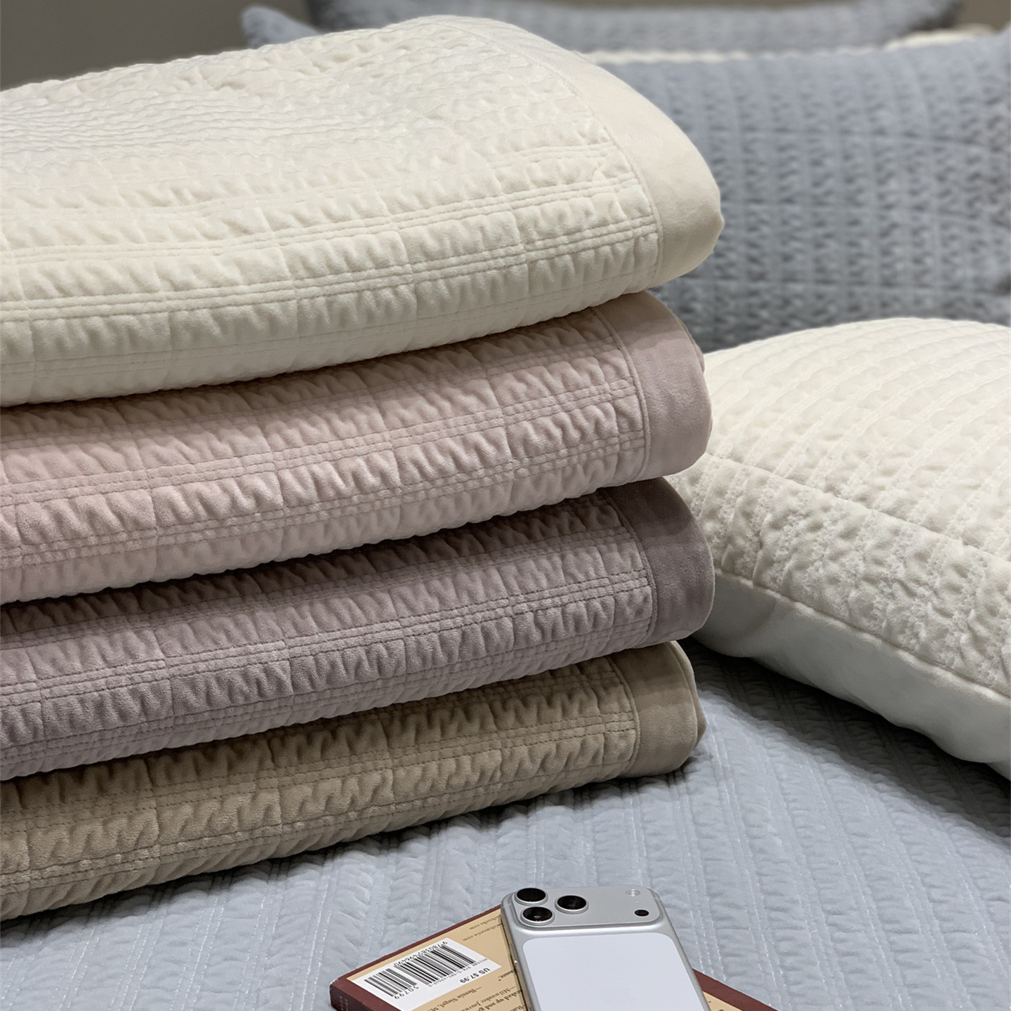 韩国大鹅时尚条绒加厚床盖三件套